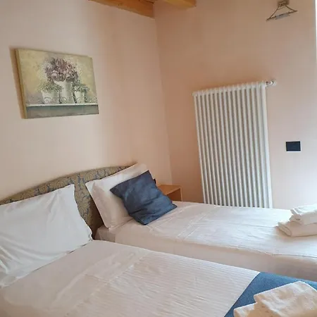 La Tana Del Tasso Rooms&breakfast Bed & Breakfast Camerata Cornello