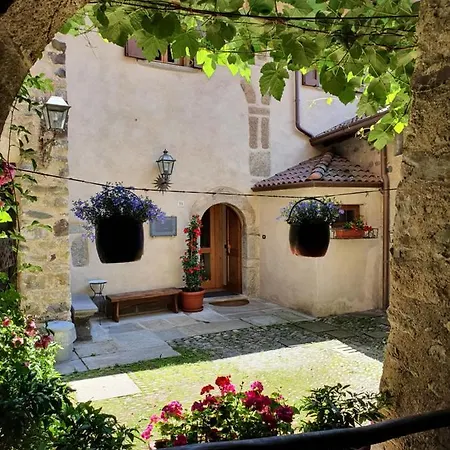 La Tana Del Tasso Rooms&breakfast